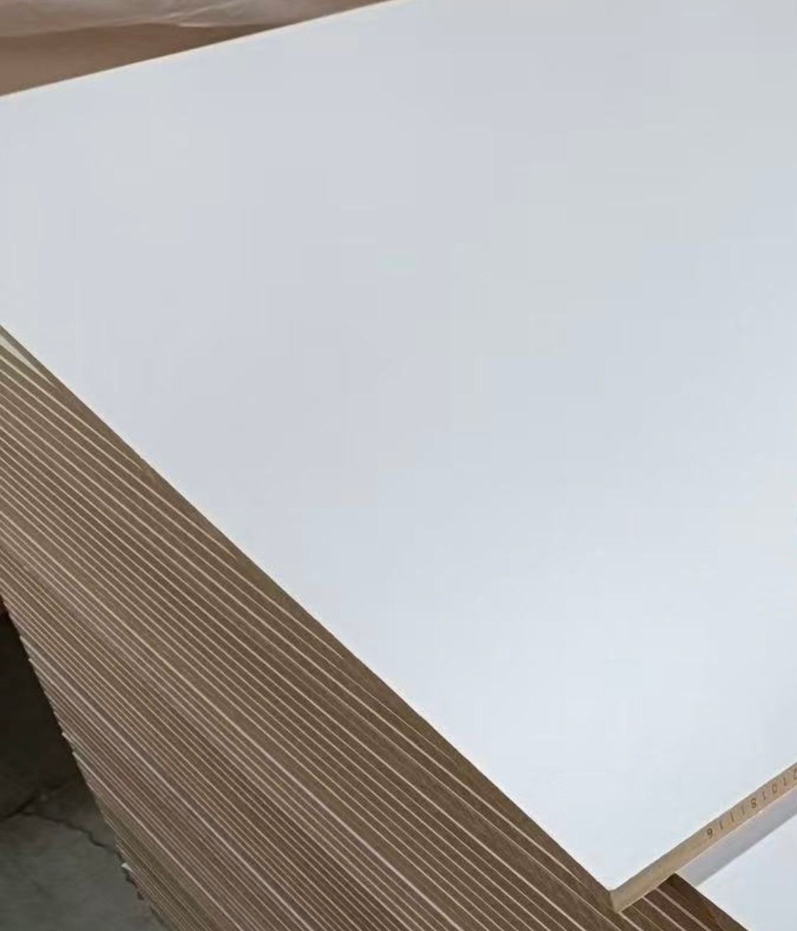 MATT WHITE LIGHTWEIGHT FURNITURE PLYWOOD (8FTX4FT)